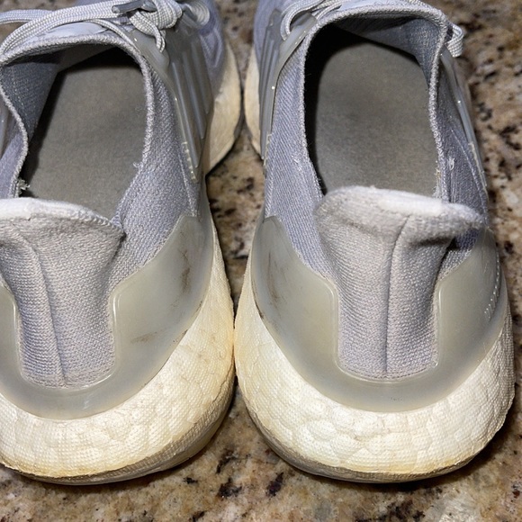 Adidas UltraBoost 22 - Picture 7 of 9